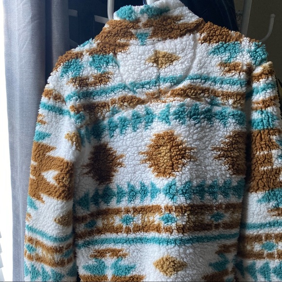 Blue, white, tan colored women’s cabin fever fleece pullover - Picture 3 of 4